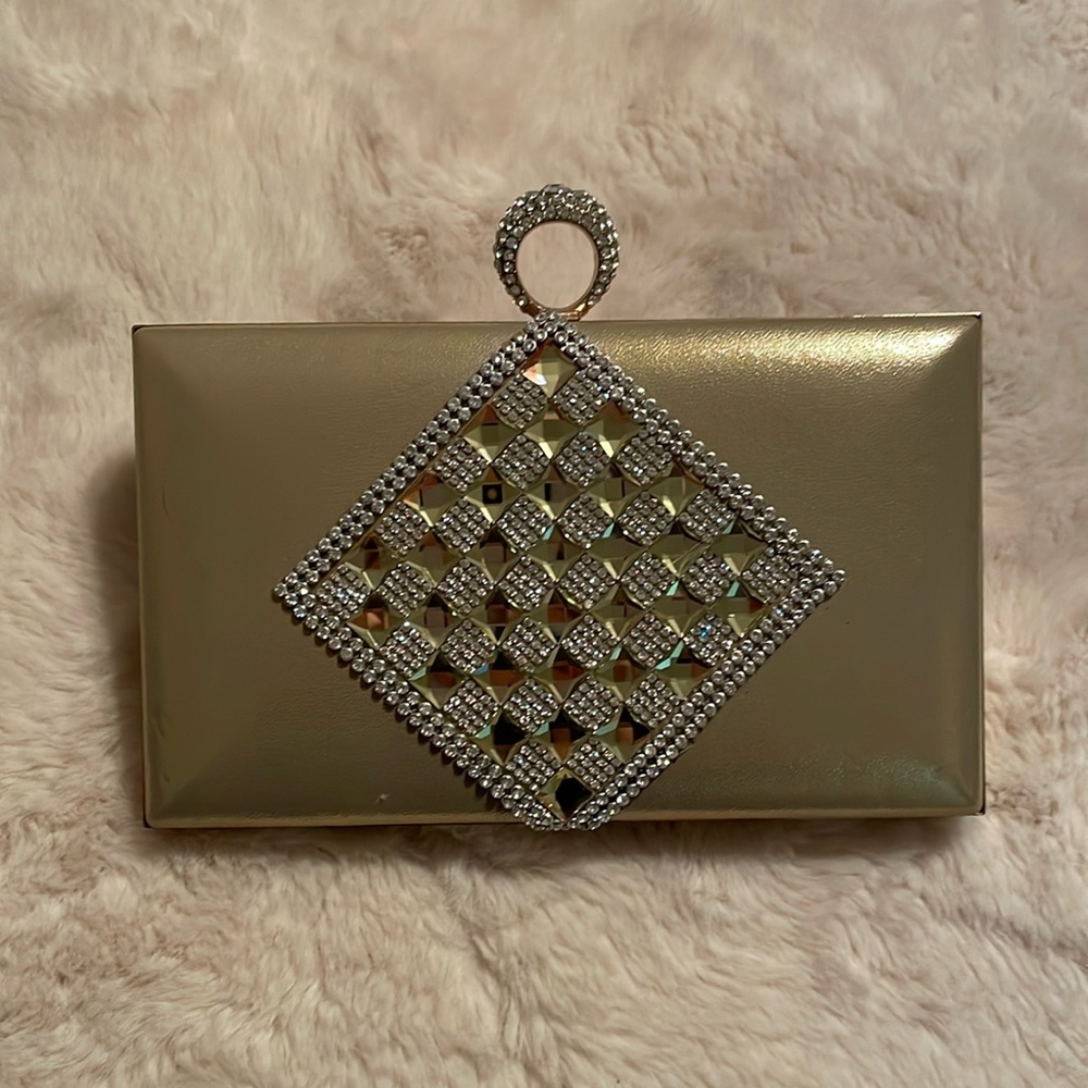 Nina’s Collection Canada gold clutch with chain NWT.